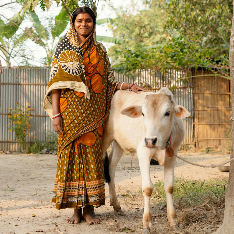 När du köper en väska, donerar vi kalvar till behövande familjer